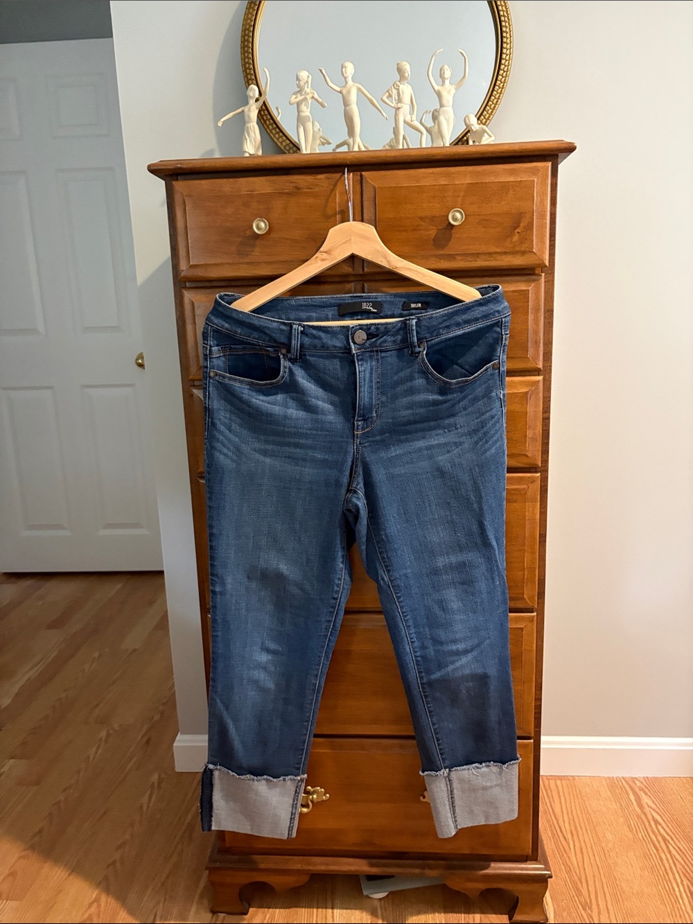 1822 Denim Dark Blue Cropped Jeans with Rolled Cuffs